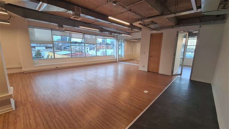 Oficina Arriendo Providencia 150m2 PLibre 1P 1SR + 2Est 1Bd