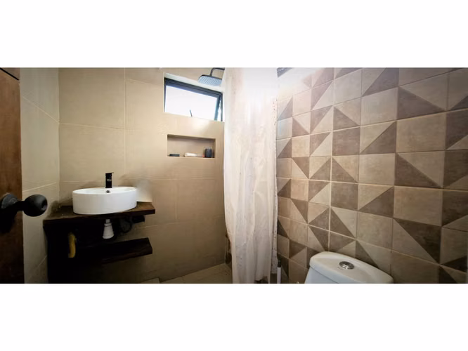 Venta de parcela con casa de 1 dormitorio, en Condominio exclusivo en La Cruz. 5.857 UF.