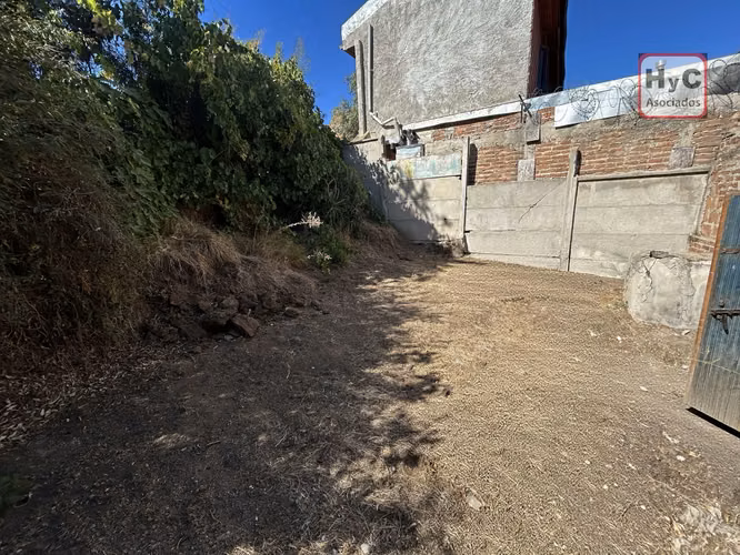 Excelente sector, local comercial bajo valor mercado.