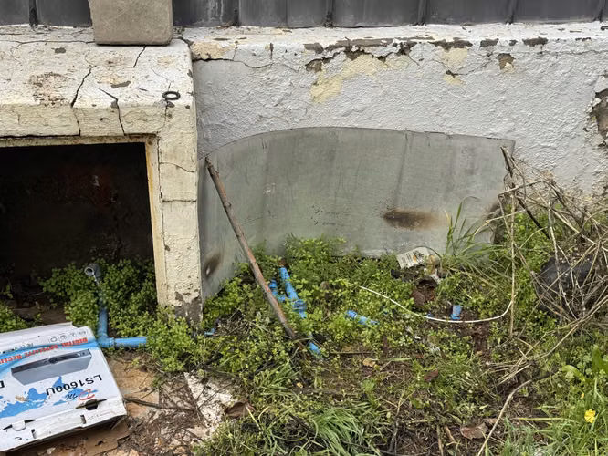 Remate Bancario | Espaciosa Casa de 2 Pisos en Macul | Lista para Remodelación : 5 Dormitorios y Gran Patio Privado - Imagen 15