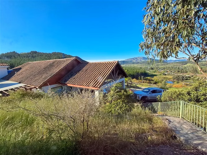 Hermosa Casa en venta de 6 dorm. en Lo Figueroa sitio de 1ha