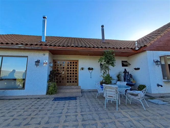 Hermosa Casa en venta de 6 dorm. en Lo Figueroa sitio de 1ha