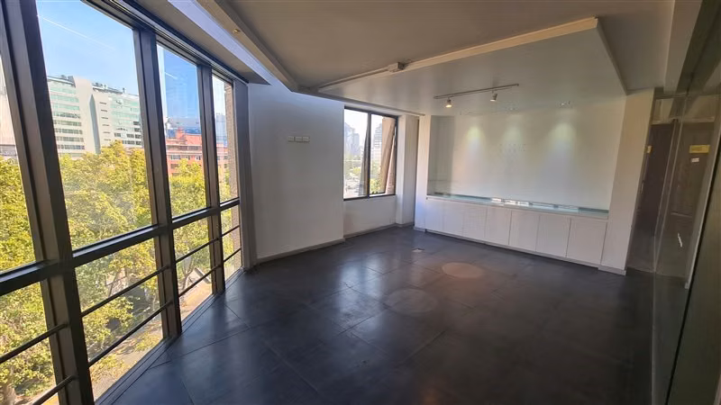 Oficina Arriendo Providencia Metro Leones 220m2 Incl. 4 Est. - Imagen 7