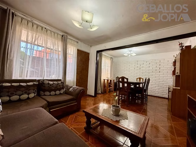 Casa en venta de 3 dorm. en Belloto sur