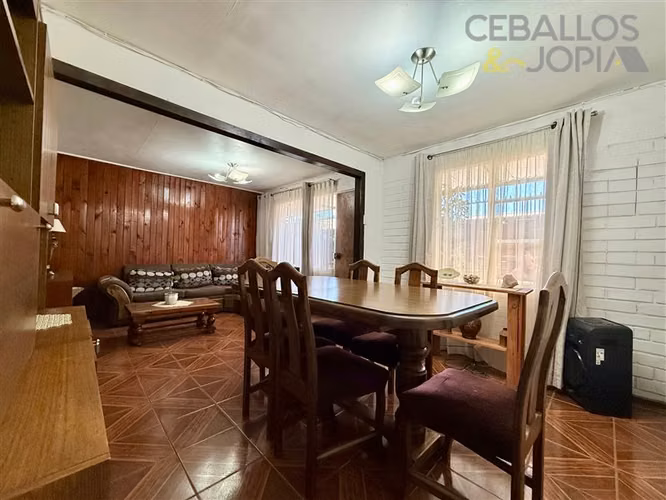 Casa en venta de 3 dorm. en Belloto sur