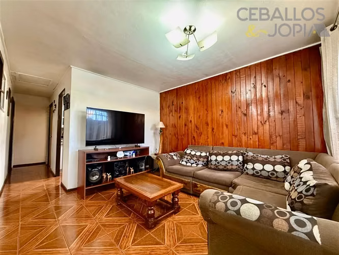 Casa en venta de 3 dorm. en Belloto sur