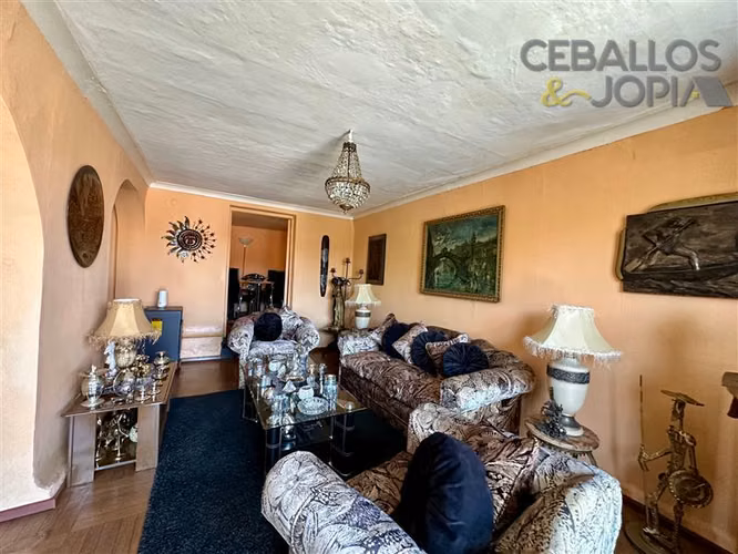 Casa en venta de 6 dorm. en Villa Alemana