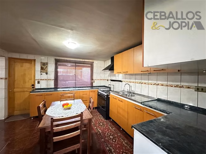 Casa en venta de 4 dorm. en Villa Alemana
