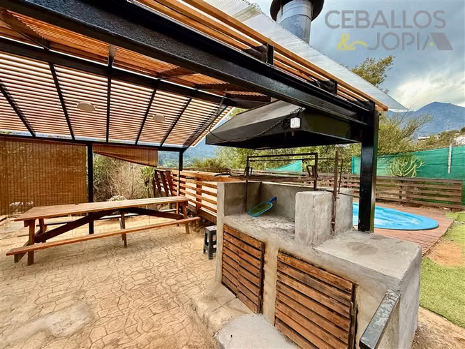 Casa en venta de 4 dorm. en Olmué