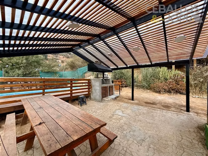 Casa en venta de 4 dorm. en Olmué