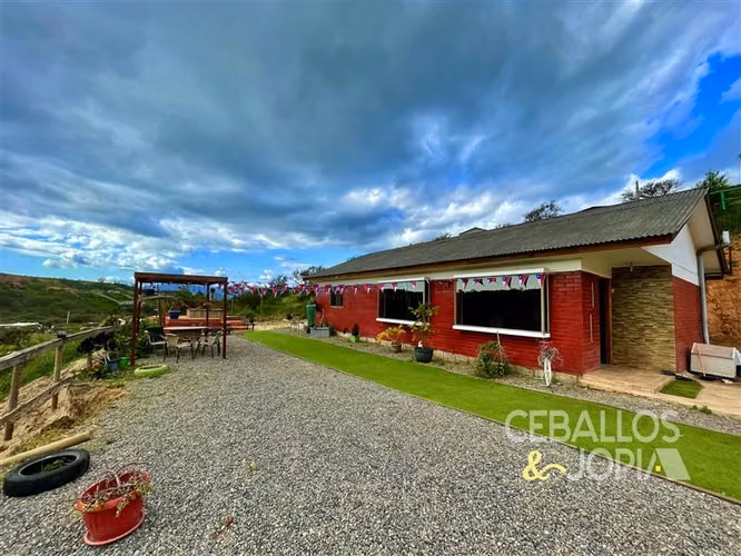 Casa en venta de 4 dorm. en Limache