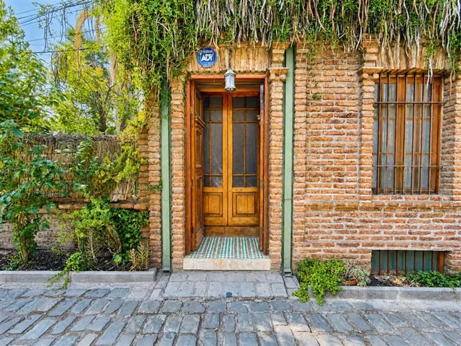 Casa en venta de 6 dorm. 2 baños y gran terreno en Ñuñoa