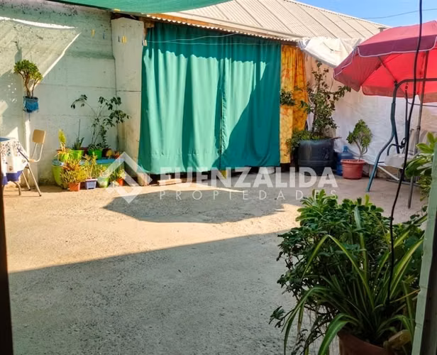 Casa esquina en venta de 3 dorm. amplio terreno Maipú