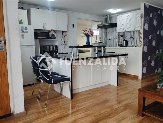 Casa esquina en venta de 3 dorm. amplio terreno Maipú