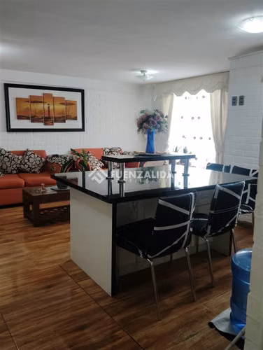 Casa esquina en venta de 3 dorm. amplio terreno Maipú