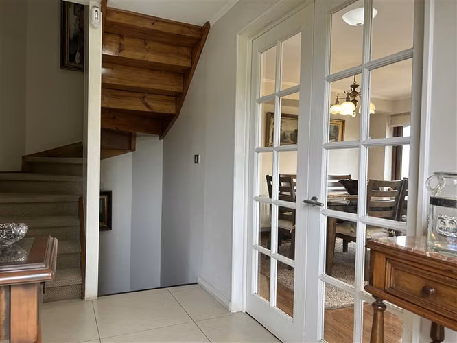 Se vende espaciosa casa en Los Almendros.