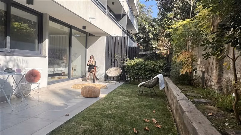 Exclusivo dpto. primer piso con Patio Privado