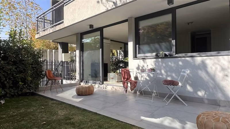 Exclusivo dpto. primer piso con Patio Privado - Imagen 2