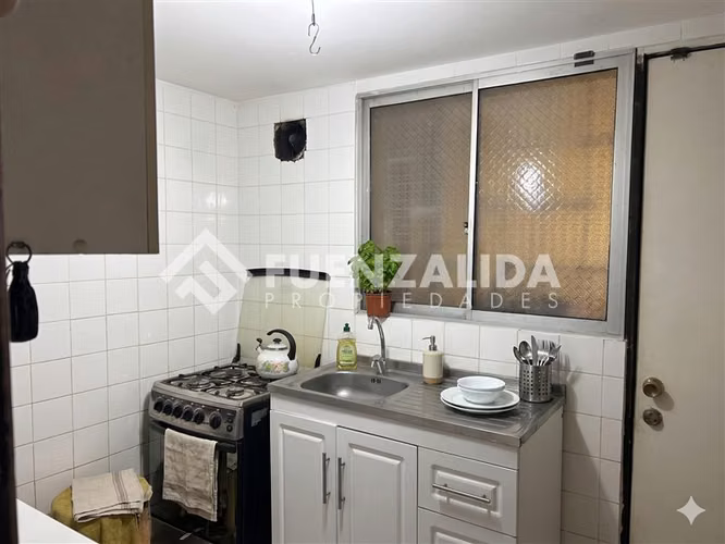 Casa en venta usada de 4D 2B 1E en calle principal de Macul