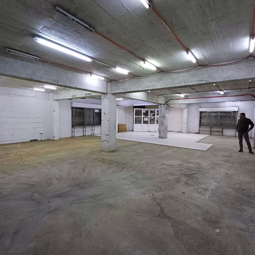 LOCAL ESQUINA 2 NIVELES TOTAL 600 M2 CENTRO (118038)