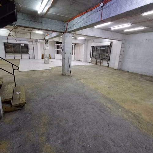 LOCAL ESQUINA 2 NIVELES TOTAL 600 M2 CENTRO (118038)