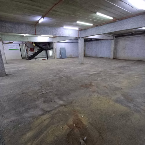 LOCAL ESQUINA 2 NIVELES TOTAL 600 M2 CENTRO (118038)