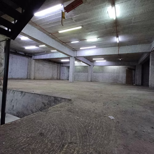 LOCAL ESQUINA 2 NIVELES TOTAL 600 M2 CENTRO (118038)