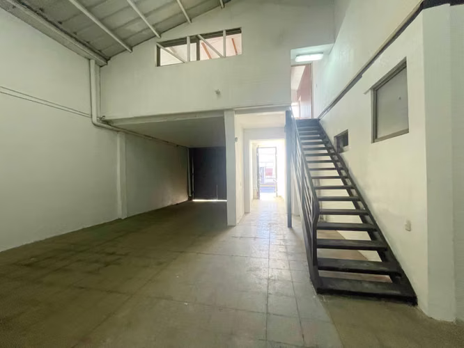 Bodega con oficinas en Santiago Centro (162706)