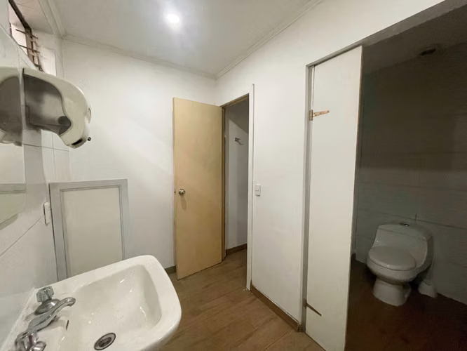 Bodega con oficinas en Santiago Centro (162706)