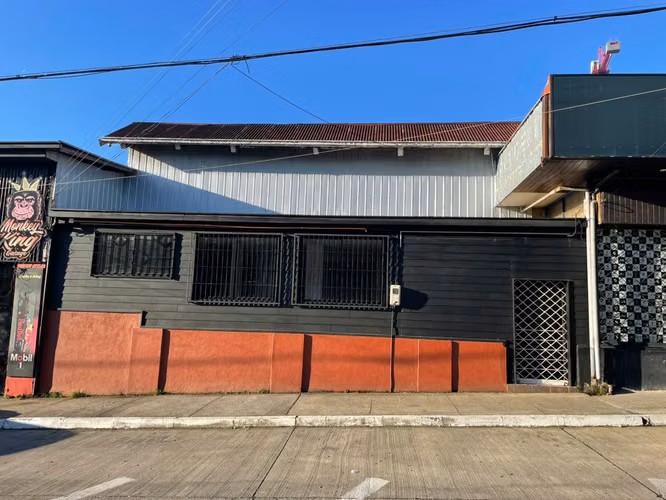 Local Comercial En Calle Rengifo Con Oficina + 02 Baños