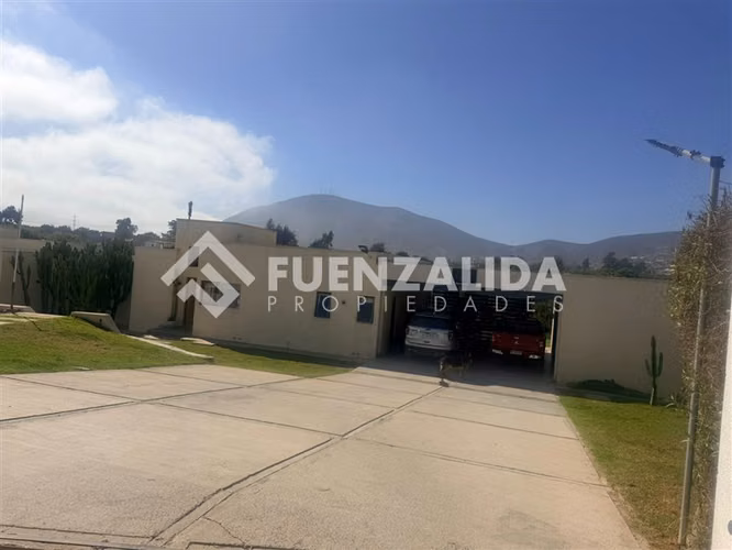 Exclusiva Casa en venta de 4 dorm. En Cerro Grande