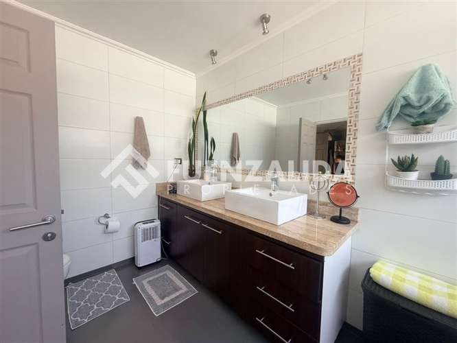 Exclusiva Casa en venta de 4 dorm. En Cerro Grande
