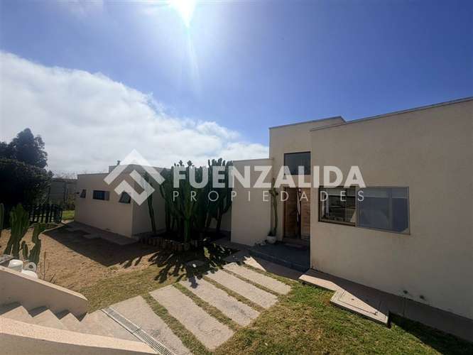 Exclusiva Casa en venta de 4 dorm. En Cerro Grande