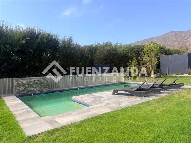 Exclusiva Casa en venta de 4 dorm. En Cerro Grande