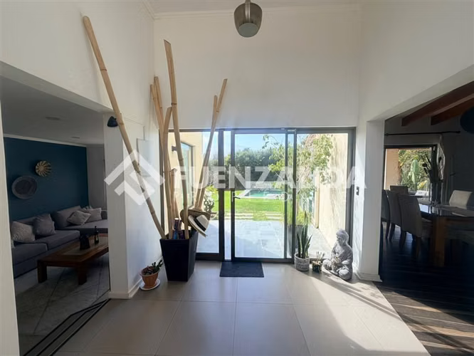 Exclusiva Casa en venta de 4 dorm. En Cerro Grande
