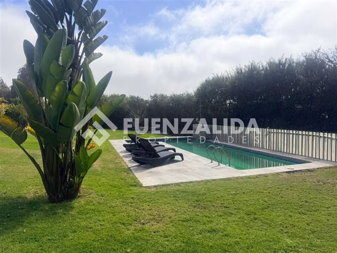 Exclusiva Casa en venta de 4 dorm. En Cerro Grande