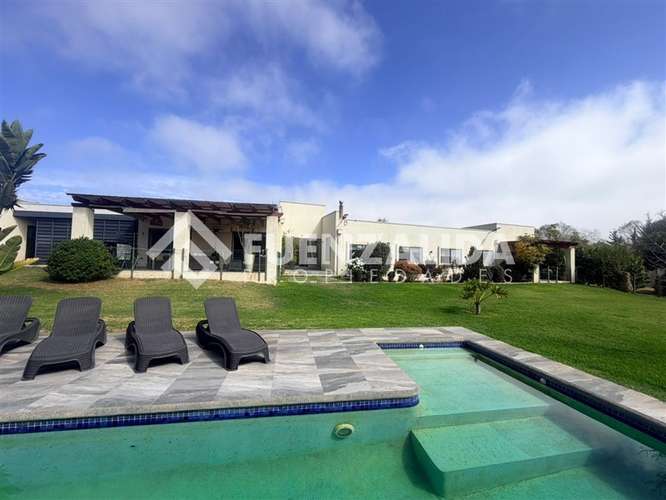 Exclusiva Casa en venta de 4 dorm. En Cerro Grande