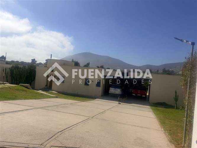 Exclusiva Casa en venta de 4 dorm. En Cerro Grande