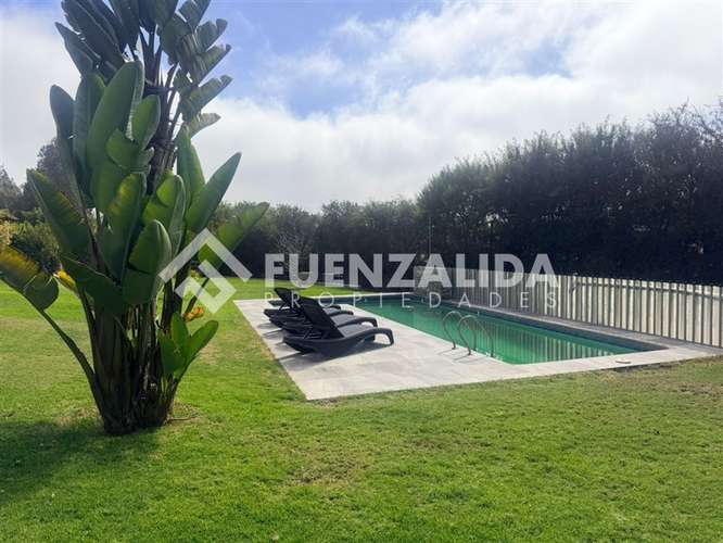 Exclusiva Casa en venta de 4 dorm. En Cerro Grande