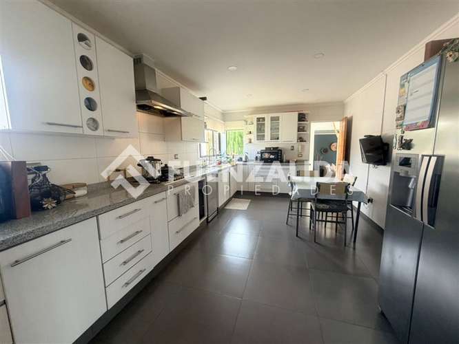 Exclusiva Casa en venta de 4 dorm. En Cerro Grande