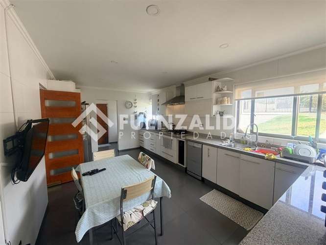 Exclusiva Casa en venta de 4 dorm. En Cerro Grande