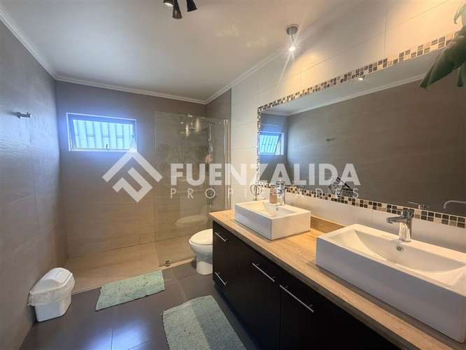 Exclusiva Casa en venta de 4 dorm. En Cerro Grande
