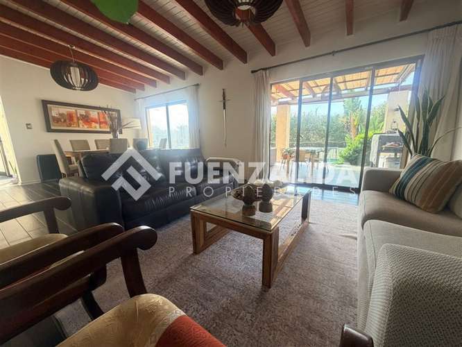 Exclusiva Casa en venta de 4 dorm. En Cerro Grande