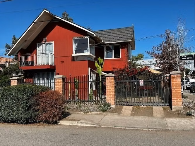 CASA A un costado de la Municipalidad