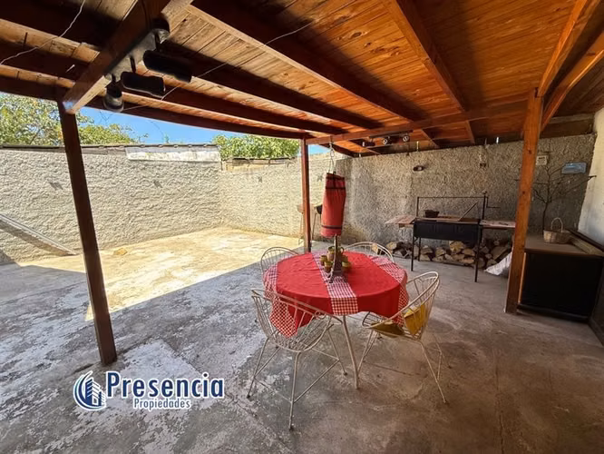 En Venta Casa + Espacio Comercial Listo para Emprender