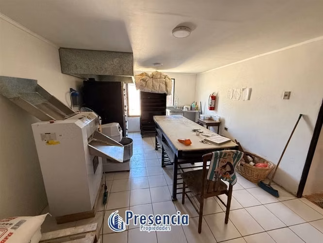 En Venta Casa + Espacio Comercial Listo para Emprender