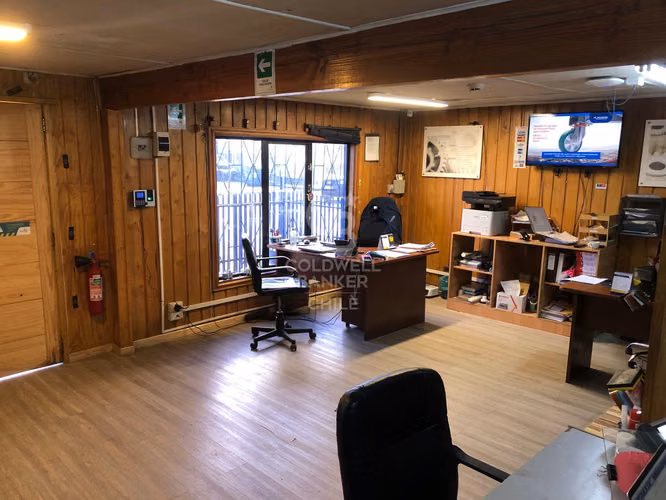 ¡Rebajado! Local Comercial en Sector Industrial