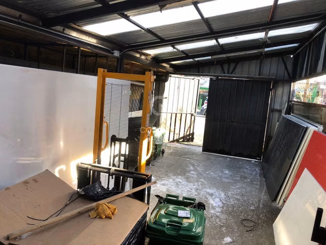 ¡Rebajado! Local Comercial en Sector Industrial