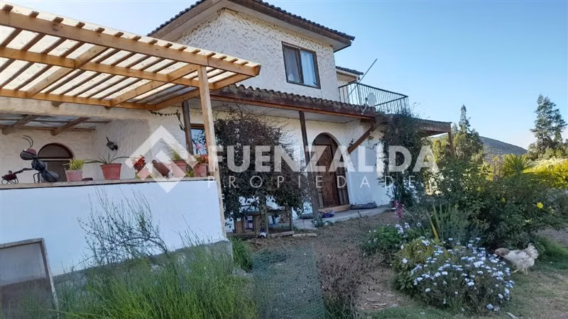 Parcela con casa y 1 cabaña en venta en La Serena