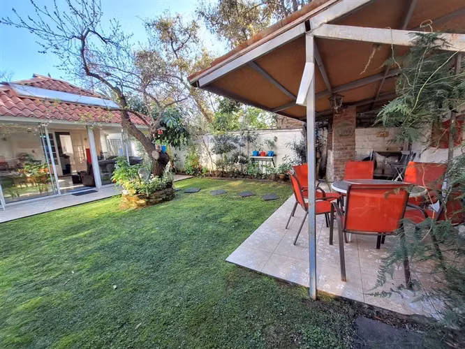 Casa en venta de 4 dorm. en Ñuñoa